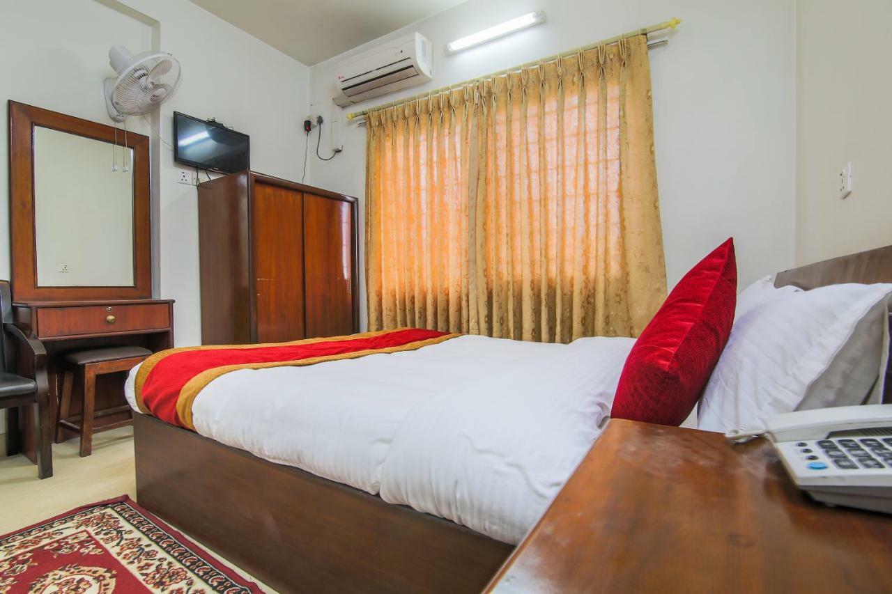 Oyo 358 Hotel Rose Star Kathmandu Exteriör bild